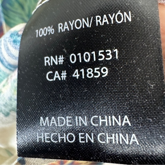 NEW Jurassic Park Mens L Short Sleeve Jurassic World Button-Down Shirt - Picture 9 of 9